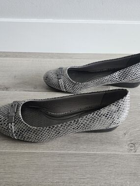 Life Stride Grey Snake-Print Ballet Flats with Bow Accent